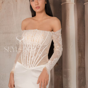 Wedding dress with laces